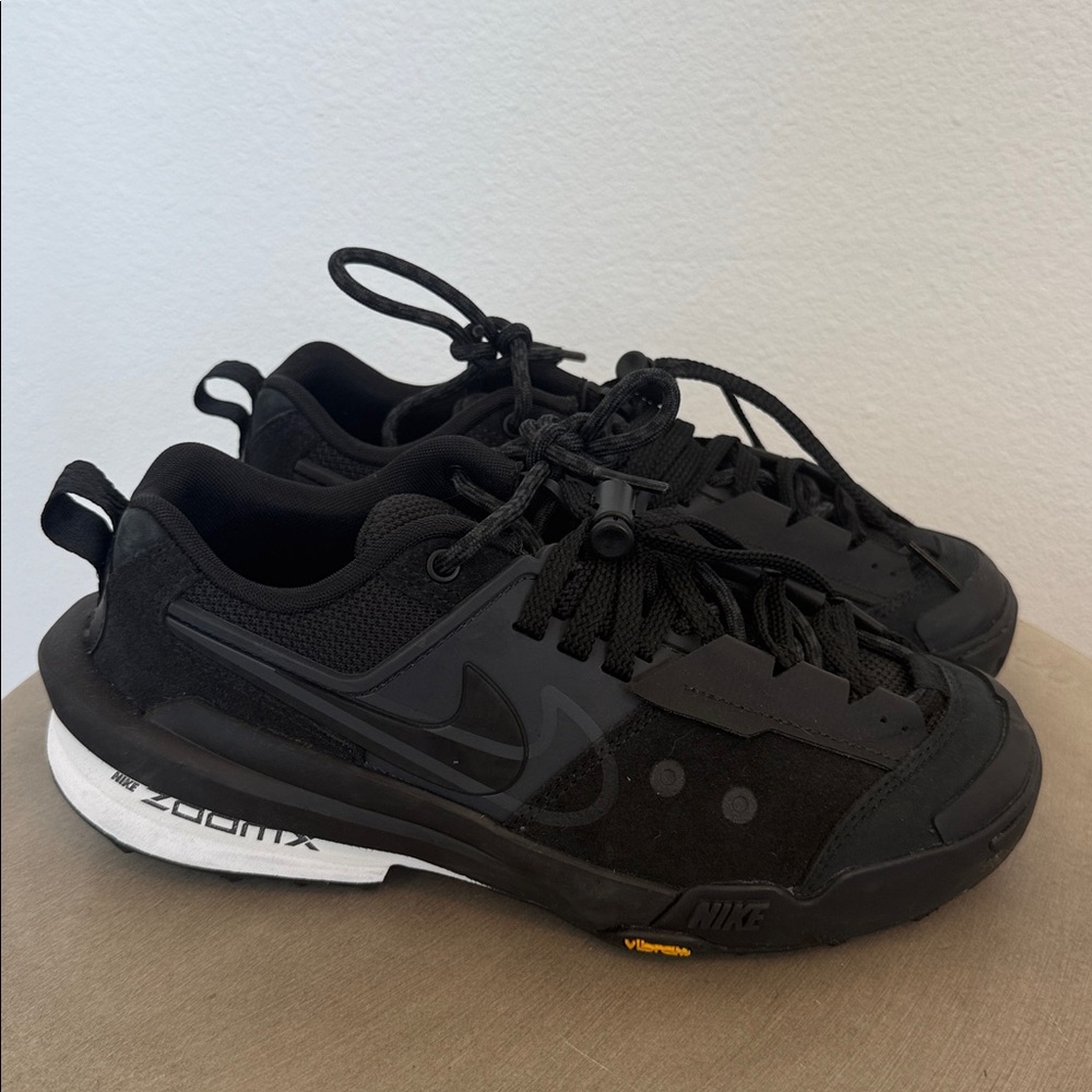 Nike Zegamadome SP
sacai Black